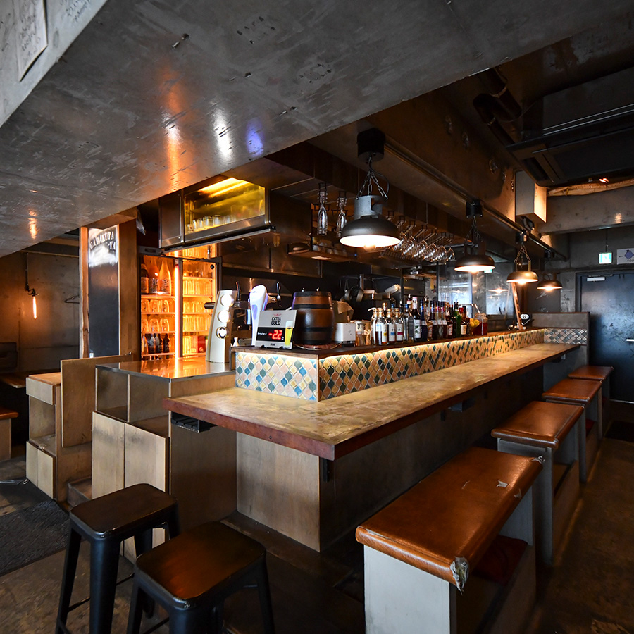 charcoal grill & bar <br>GARAKUTA-YA 我楽多家 西新宿店 | TRUSTY